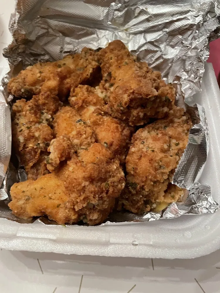 Garlic Parmesan Wings w Fries